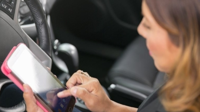 Ragazza di 25 anni muore in un incidente. Colpa dello smartphone.