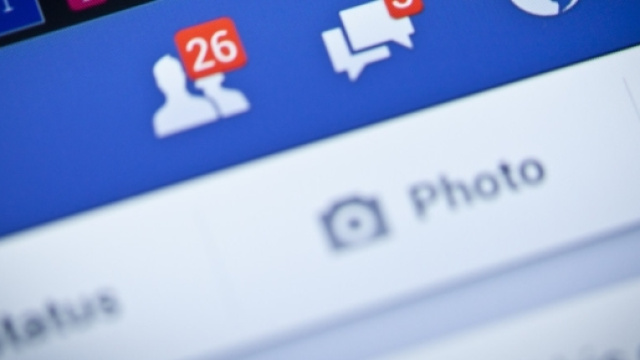 Ruba foto da Facebook e le inserisce in un sito per adulti