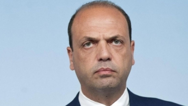 Alfano: espulsi 5 macedoni che alimentavano la propaganda Isis. Foto: la7.it
