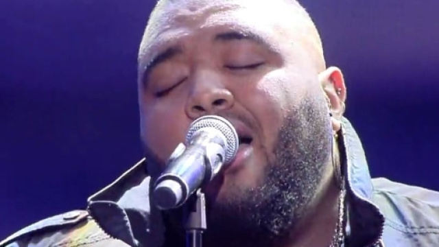 Amici: Sergio Sylvestre rinvia il tour