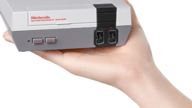 Ecco il NES Mini in tutto il suo micro splendore.