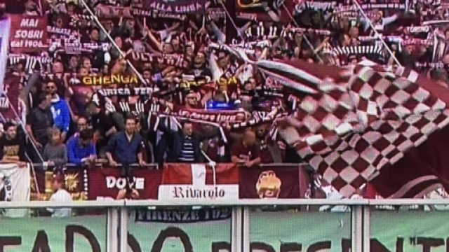 FOTO: l'omaggio dei tifosi del Torino per Fabrizio Taddei &ndash; Viola News - violanews.com