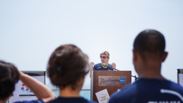 Giovani che penano al futuro del pianeta