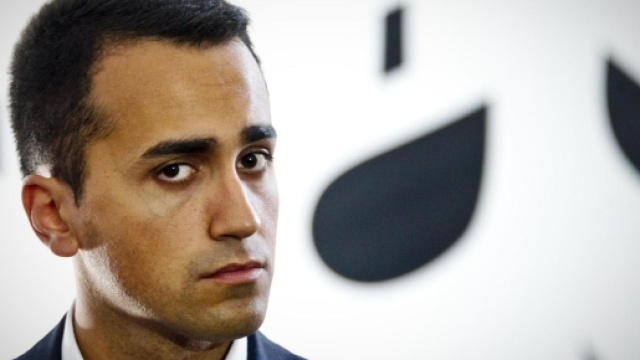 Luigi Di Maio parla agli ambulanti riflettendo sulle pretese dello Stato