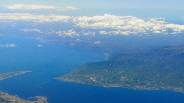 Uno sciame sismico si abbatte sullo Stretto di Messina, dopo che Renzi ha rilanciato il progetto del ponte