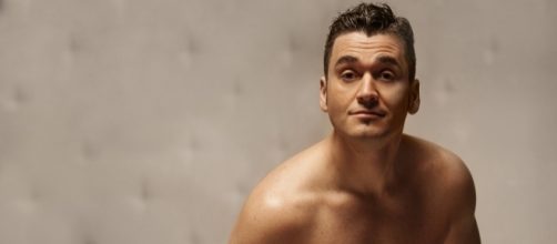 "Solo para adultos". Un espect&aacute;culo de comedia m&aacute;gica con Karim.