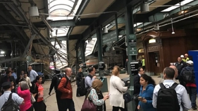 Photo CNN. Incidente ferroviario vicino New York. Stazione di Hoboken