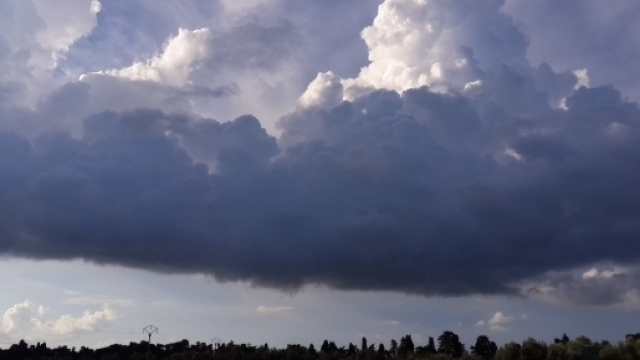 Pioggia, temporali e possibili grandinate sul Salento.