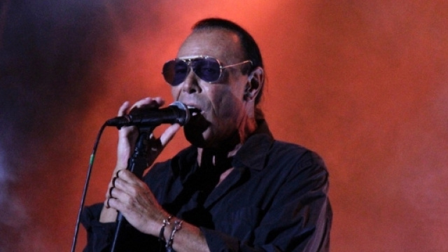 Caos al concerto di Antonello Venditti a Cervignano: 27enne perde il controllo.