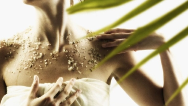 Lo scrub fatto in casa per una pelle luminosa