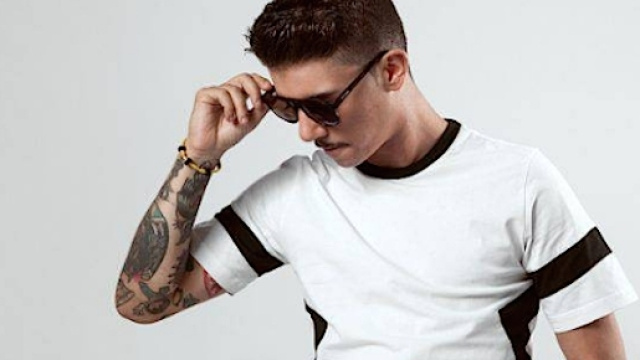 Moreno Donadoni &egrave; nato a Genova nel 1989, da pochi giorni &egrave; uscito il suo terzo album ufficiale intitolato "Slogan"