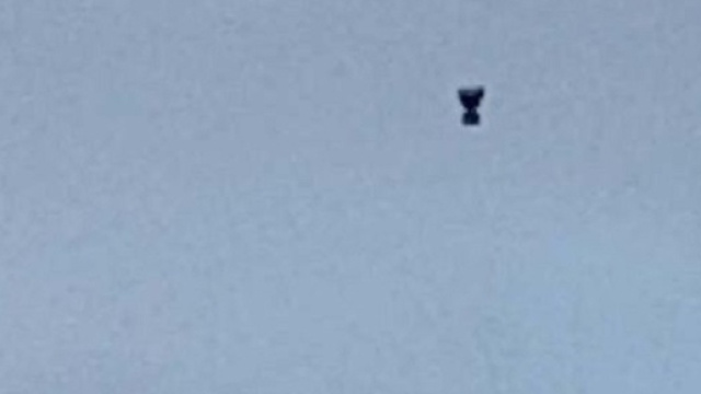 Ufo: nuovo avvistamento nel cielo sopra la casa di famiglia nel Cheshire