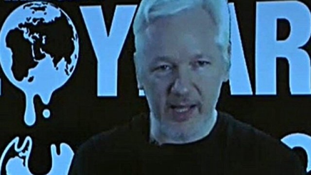 Assange: non &egrave; vero che Wikileaks intende danneggiare Hillary Clinton