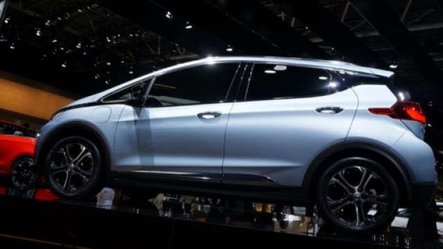 La Opel Ampera-e elettrizza il Salone di Parigi 2016 [FOTO LIVE] - motorionline.com