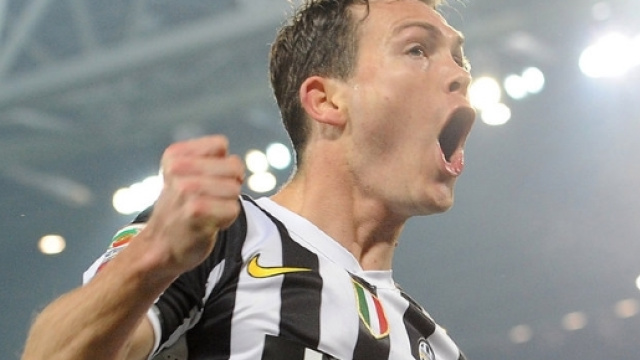 Manchester City enter the race for Chelsea target Lichtsteiner ... - chelseanews24.com