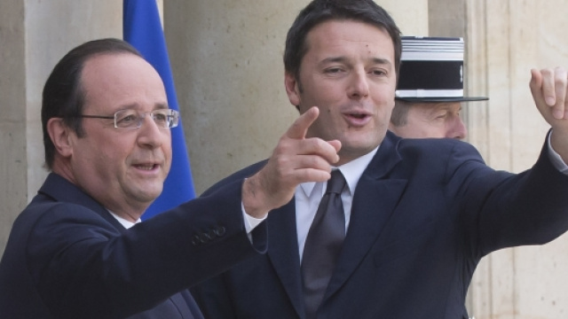 Fran&ccedil;ois Hollande ha ringraziato Matteo Renzi per il gesto di Buffon a Bar