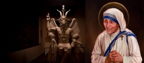 Madre Teresa con escultura de Baphomet
