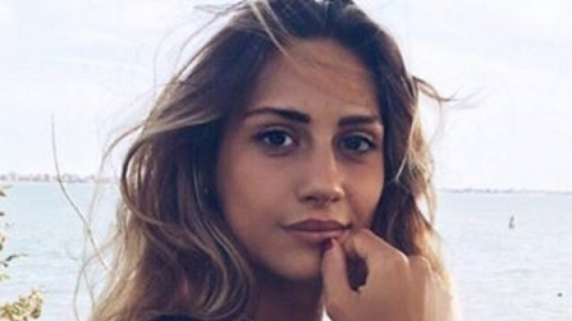 Beatrice Valli consiglia alla sorella di conoscere un uomo diverso da Fabio