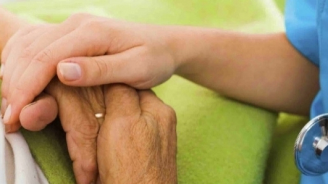 Donna si risveglia dal coma dopo 4 anni