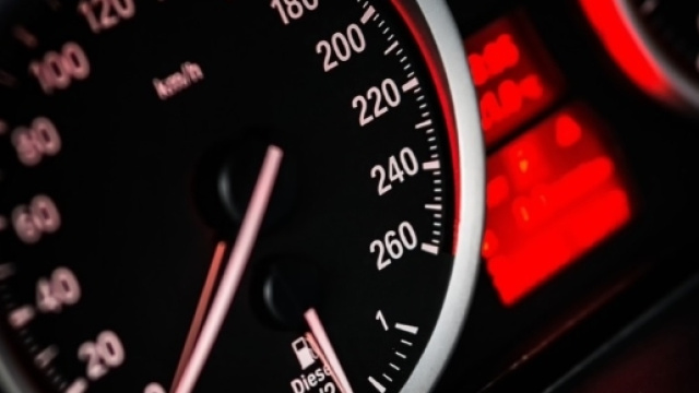 Il tachimetro di un'automobile