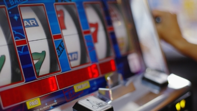 Stretta sulle slot machine nei luoghi sensibili