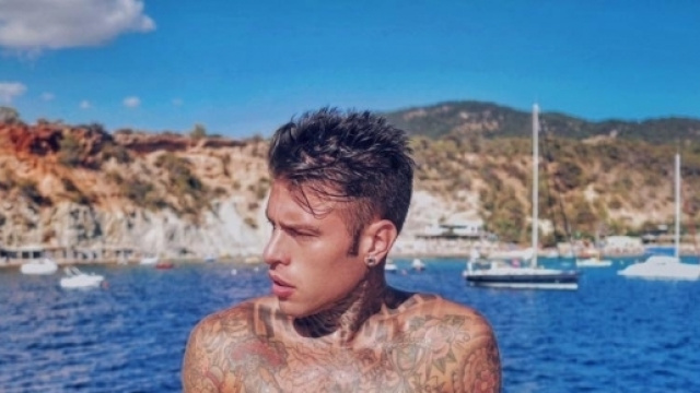 Fedez ha annunciato il nuovo disco sui social