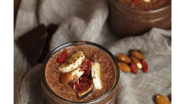 gelato vegano al cioccolato con guarnizione
