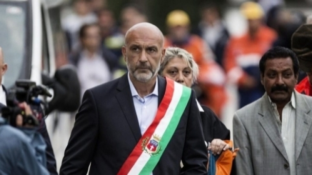 Il sindaco di Amatrice Sergio Pirozzi il giorno dei funerali solenni delle vittime del terremoto