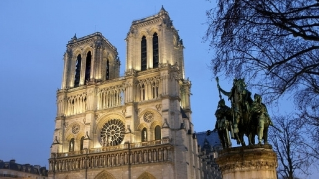 Momenti di panico presso la cattedrale di Notre Dame. Foto: uroydvrlistscom - dvrlists.com