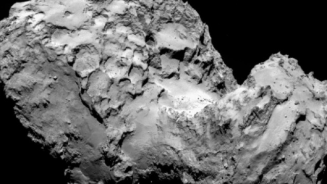 Osiris: particolare della cometa 67P. I due lobi e la strozzatura definiscono un asteroide binario a contatto.