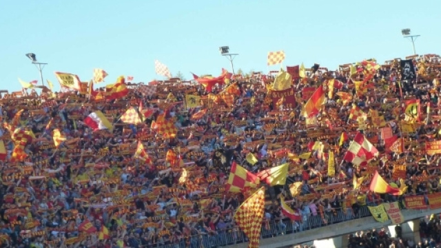 Tanti spettatori al "Via del mare" di Lecce.