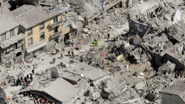 Le rovine che restano del centro storico di Amatrice