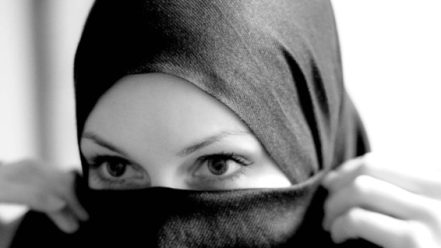 Norvegia, parrucchiera allontana donna musulmana dal suo locale