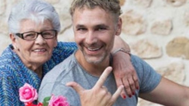 Raul Bova con la mamma Rosa sulla sua moto