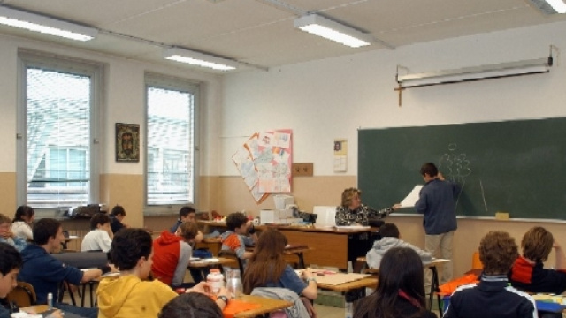 Scuola, inizio delle lezioni ancora con la presenza dei supplenti