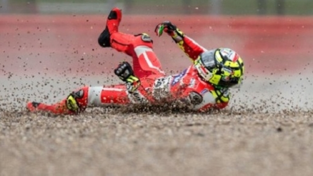 Andrea Iannone caduta FP1 Misano