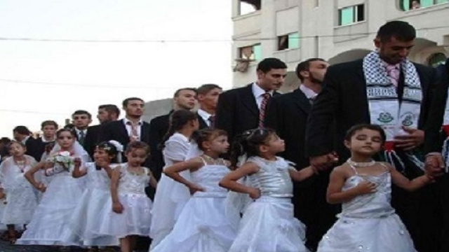 "I bambini sono innocenti e amano la giustizia, mentre la maggior parte degli adulti &egrave; malvagia e preferisce la misericordia". G.K. Chesterton