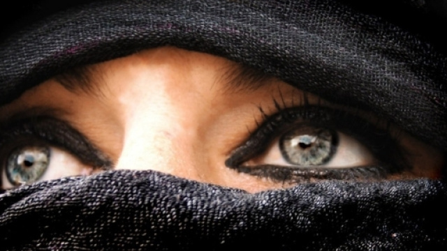 Parigi:turista islamica con il velo allontanata dall'Op&eacute;ra in ... - libero.it