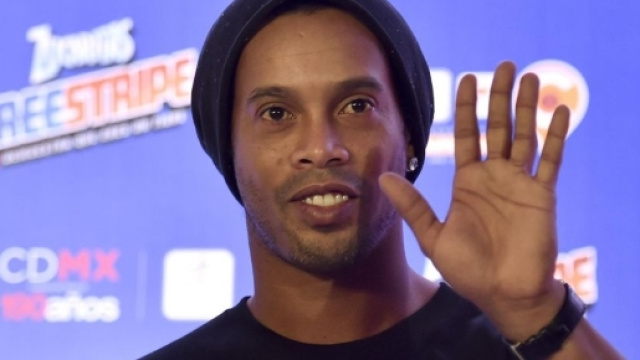 Ronaldinho ed un contratto per una sola partita. Il lento declino ... - eurosport.com