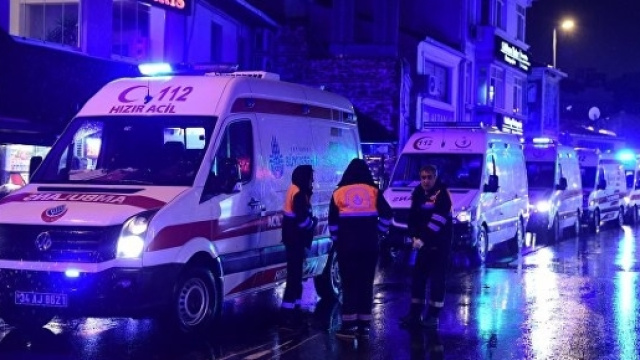 Istanbul, l'intervento dei mezzi di soccorso dopo l'attentato di Capodanno