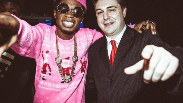 Bello Figo con Andrea Dipr&egrave;, al quale il rapper ha dedicato una "canzone".