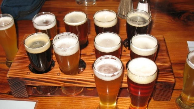 Beve troppe birre e picchia anziana: 21enne inglese condannato