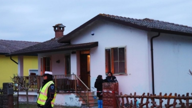 Ferrara, marito e moglie uccisi in casa.