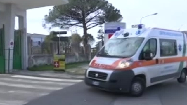 Pazienti in terra a Ospedale Nola, parla il direttore sanitario - virgilio.it