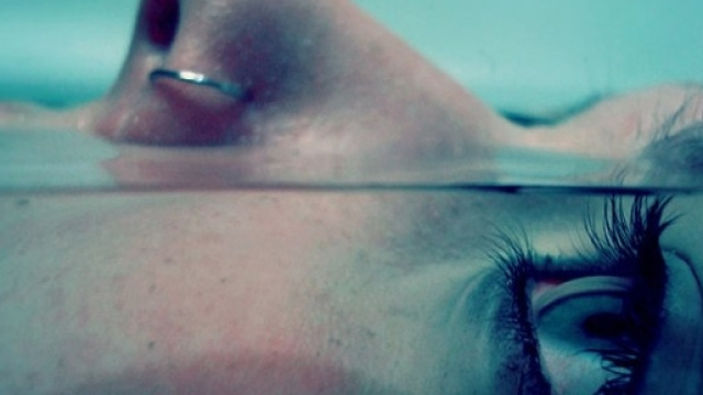 Ragazzina muore suicida a 14 anni