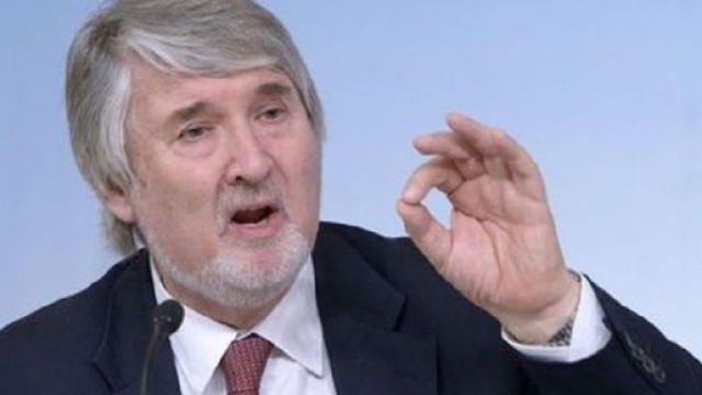 Cervelli in fuga, Poletti si scusa su Facebook. Polemica sul ... - velvetnews.it