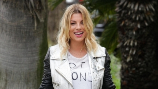 Emma Marrone contro il gossip: smentisce su Twitter il flirt con Tommaso Paradiso.