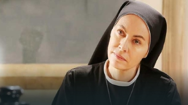 Suor Angela in Che Dio ci aiuti 4
