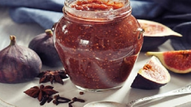 vasetto di marmellata di fichi