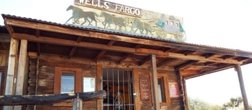 A replica of a Wells Fargo branch of the 19th century at the Superstition Mountain Museum in Arizona / Marine 69-71, Wikimedia Commons CC BY-SA 4.0